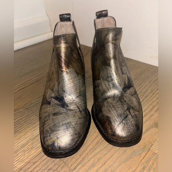 Seychelles Offstage Chelsea Boots Metalic Gold floral ankle boots booties size 6 - Picture 4 of 12